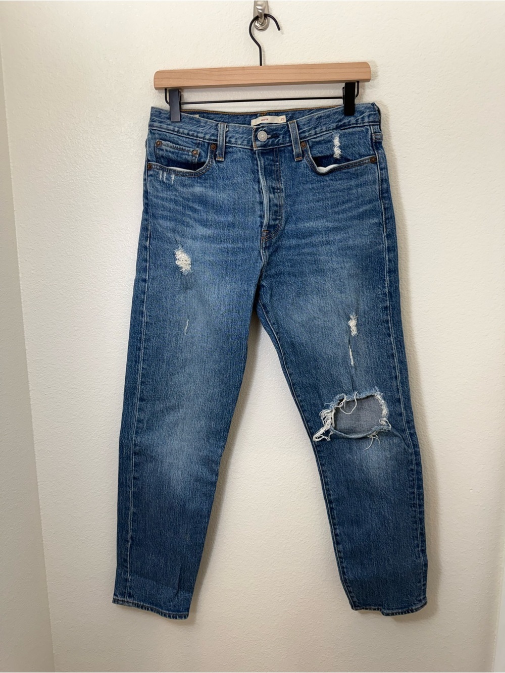 Levi’s Wedgie Straight Jeans Distressed Size 29